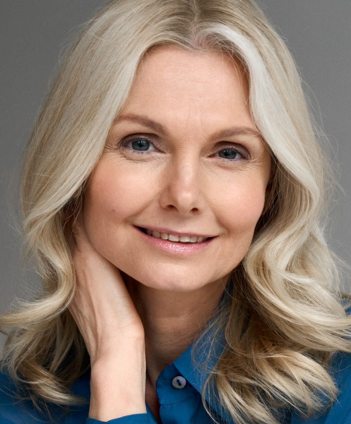 Smiling woman with long, wavy blonde hair.